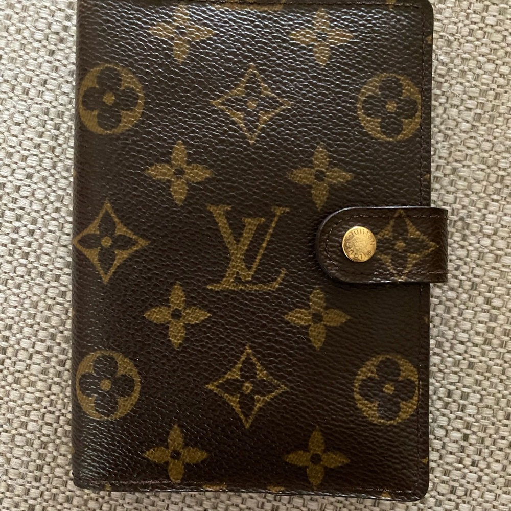 Louis Vuitton pm 6 ring agenda with paper.
